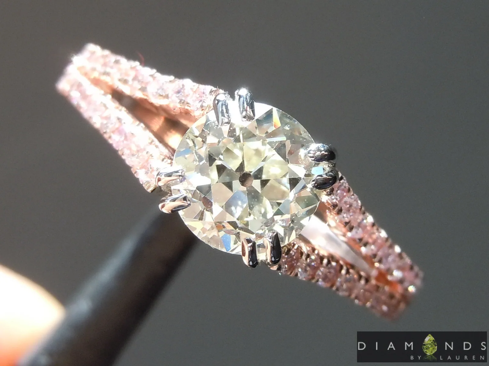 1.08ct Circular Brilliant and Pink Diamond Ring R7845