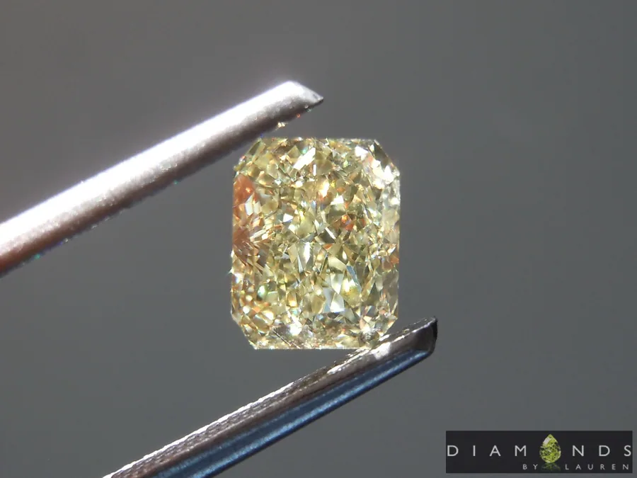 1.28ct Yellow VS1 Radiant Cut Diamond R10019