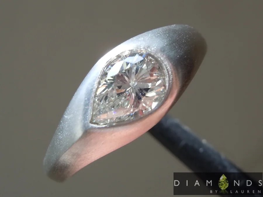 0.70ct H VS2 Pear Shape Diamond Ring R10070