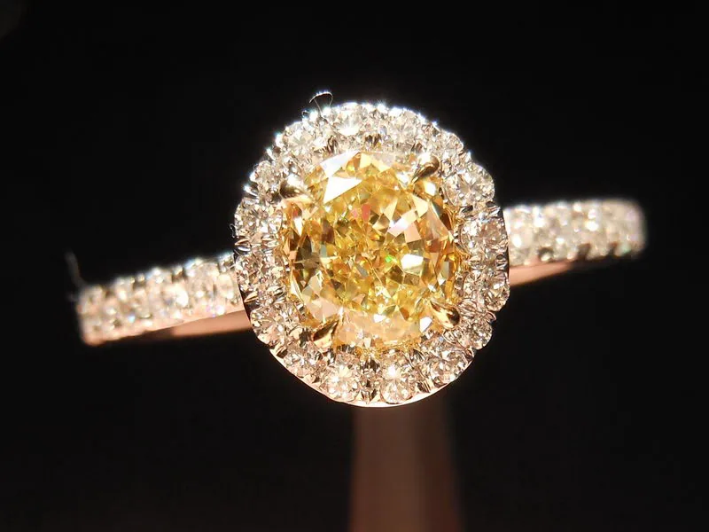 0.53ct Fancy Yellow VS1 Oval Shape Diamond Ring R4133