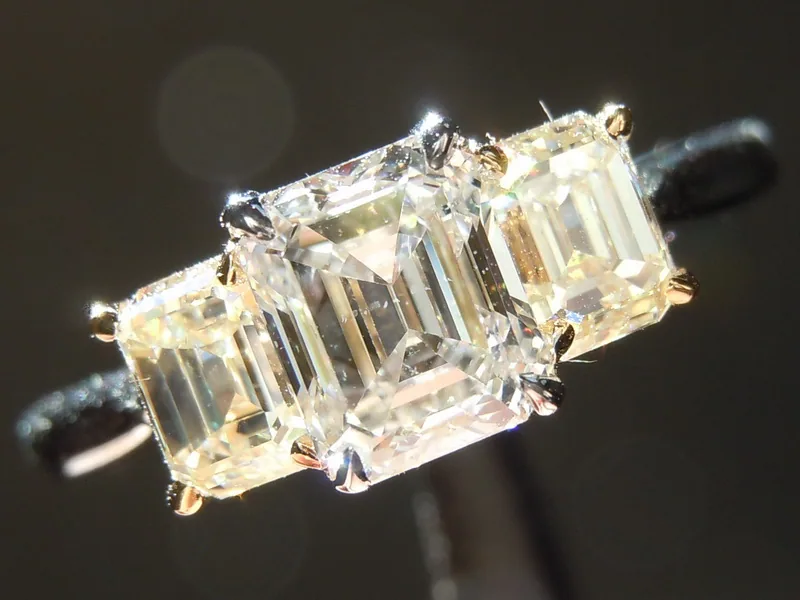 0.94ct G SI1 Emerald Cut Diamond Ring R5122