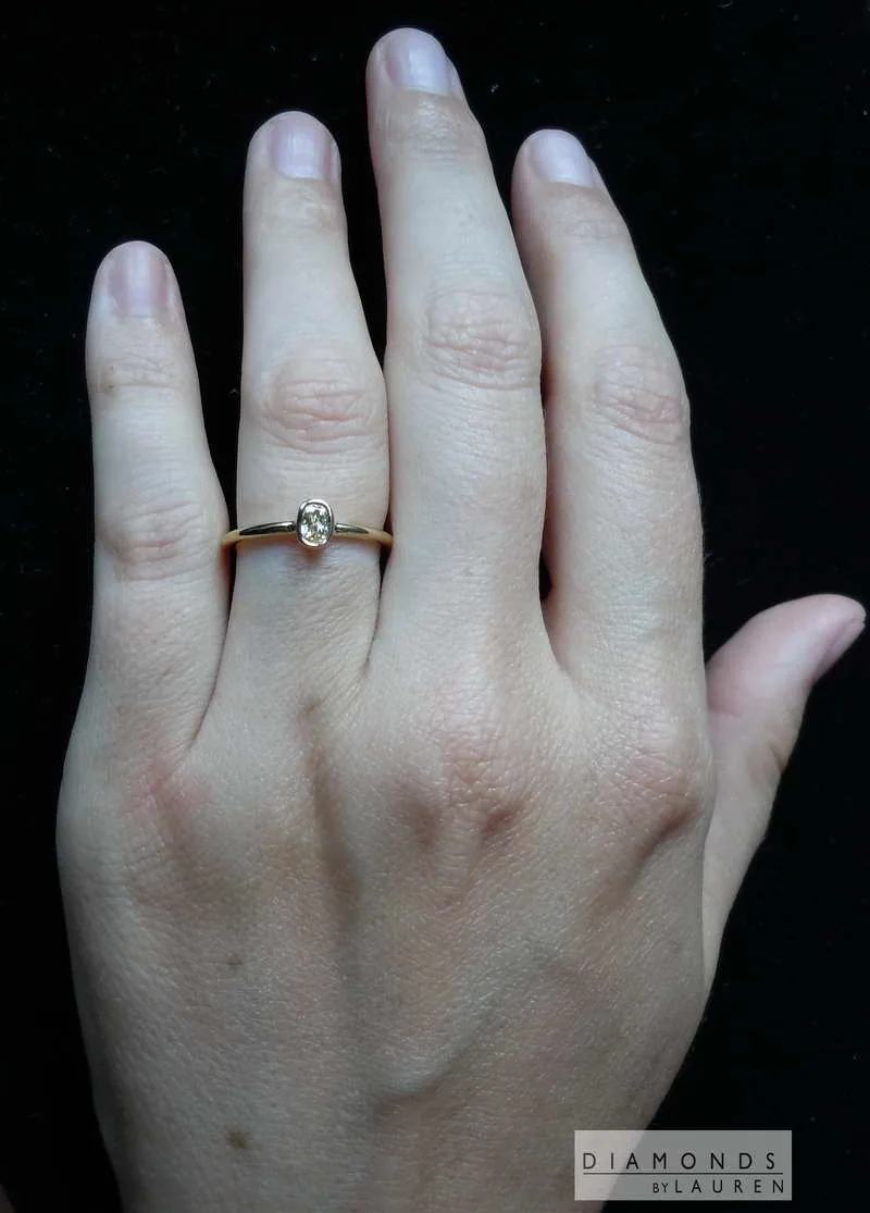 0.21ct Light Brownish Yellow SI1 Oval Diamond Ring R6976