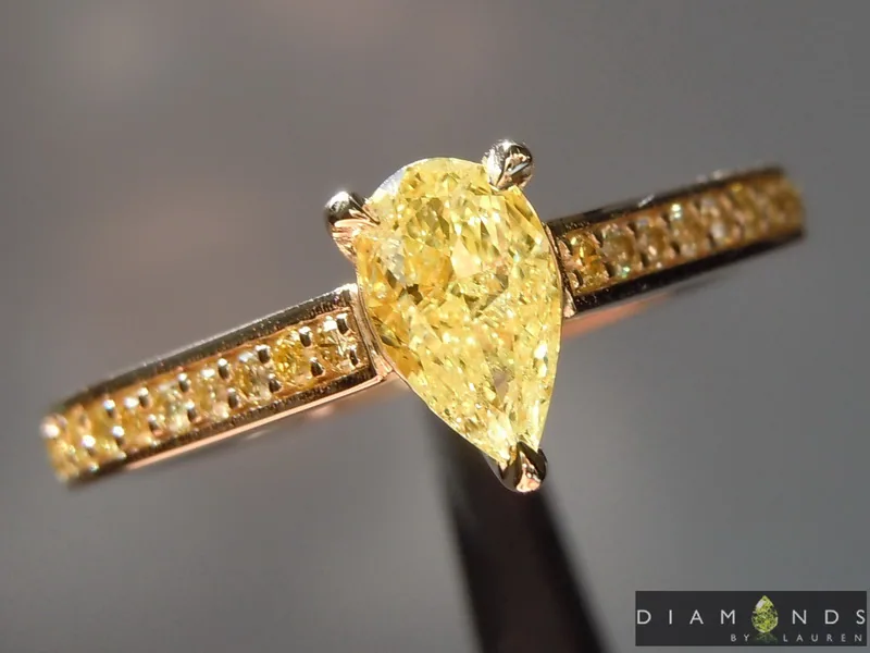 0,49ct Intense Yellow I1 Pear Shape Diamond Ring R8642
