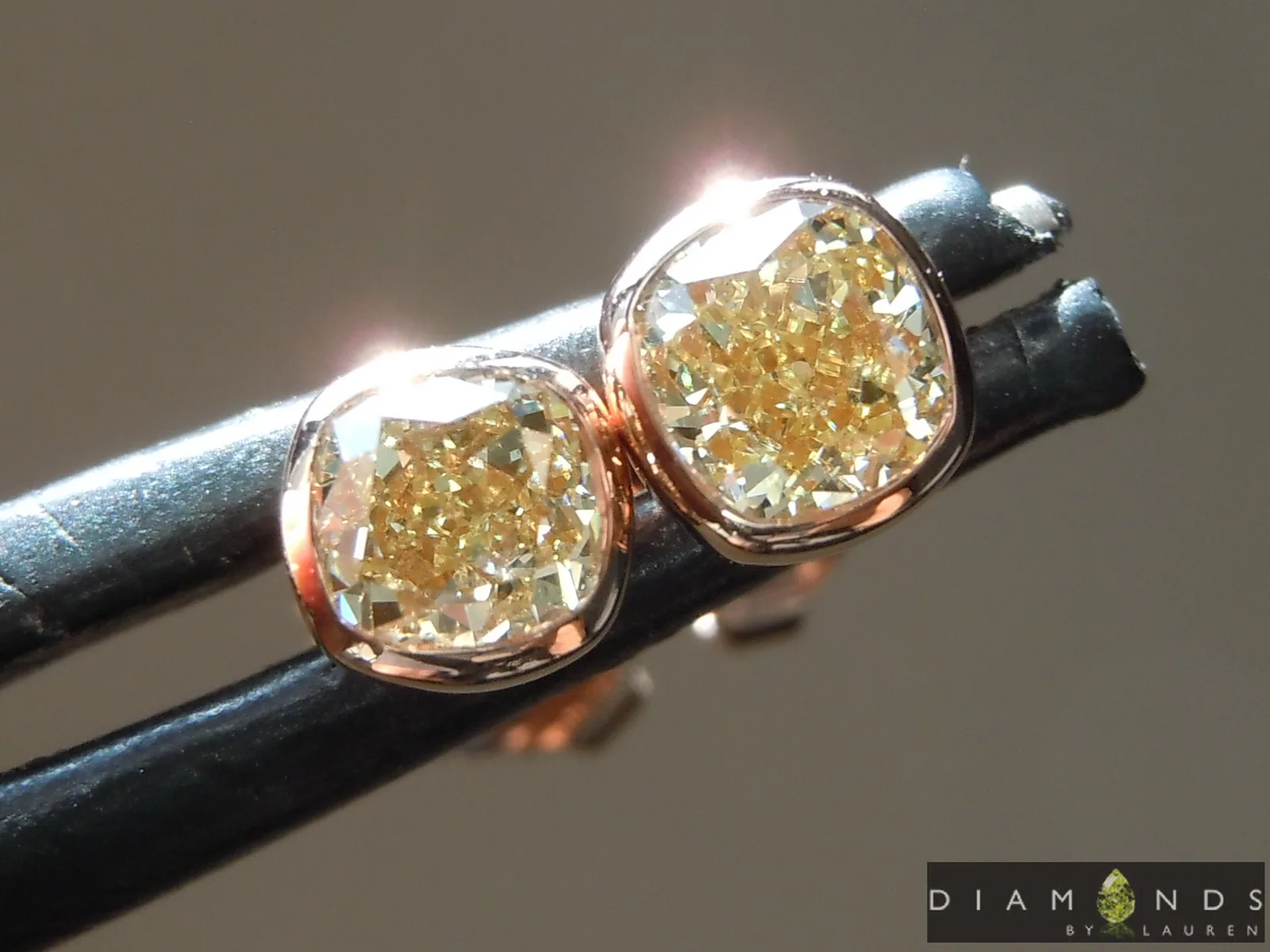 0.67ctw Yellow Cushion Cut Diamond Earrings R9702