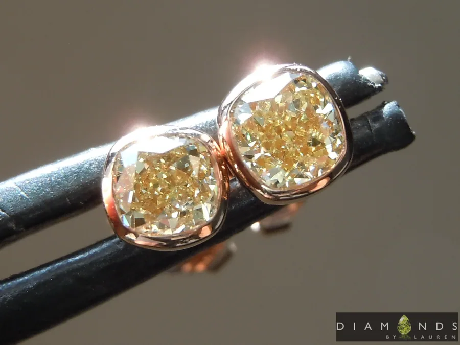 0.67ctw Yellow Cushion Cut Diamond Earrings R9702